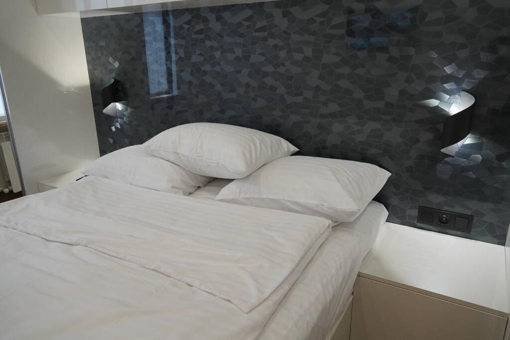 Lovely, Newly Remodeled Apartment In Yerevan! Dış mekan fotoğraf