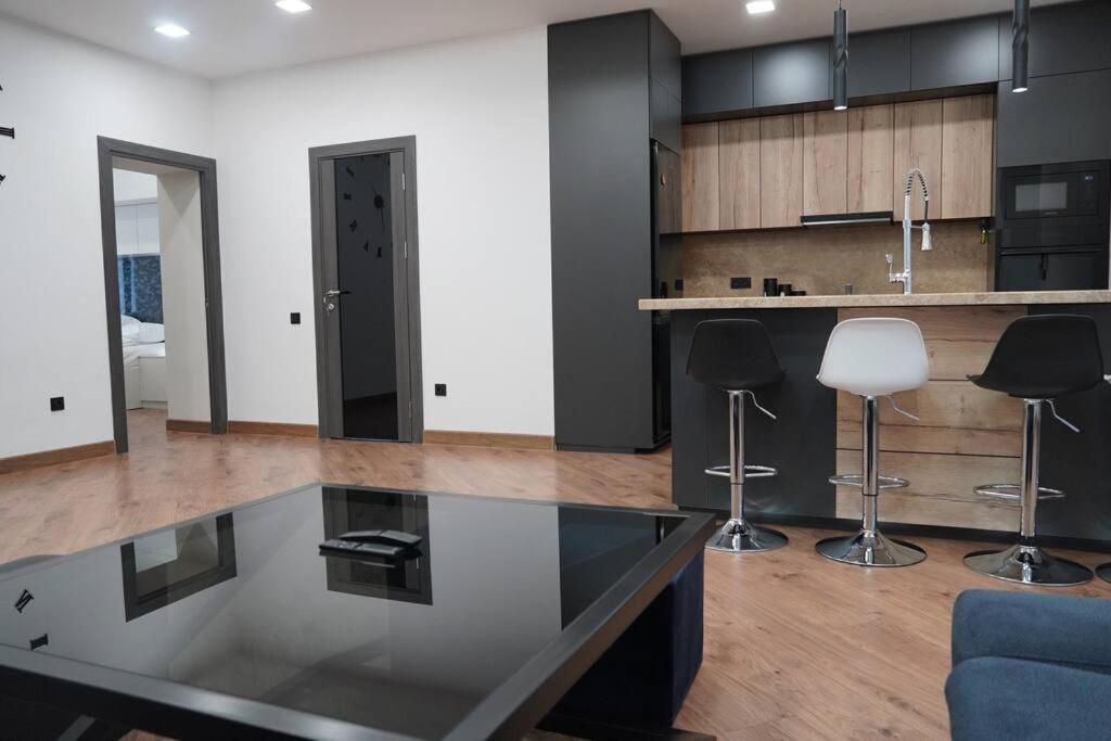 Lovely, Newly Remodeled Apartment In Yerevan! Dış mekan fotoğraf